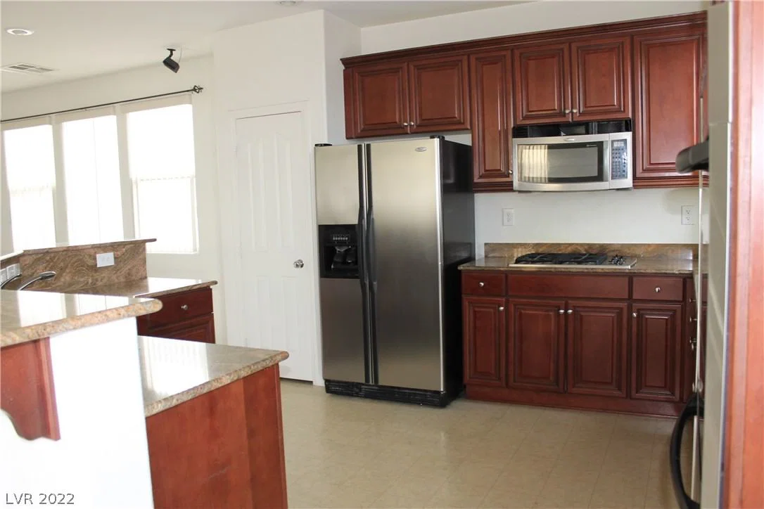 10160 HOLLIS MOUNTAIN Avenue photo 5