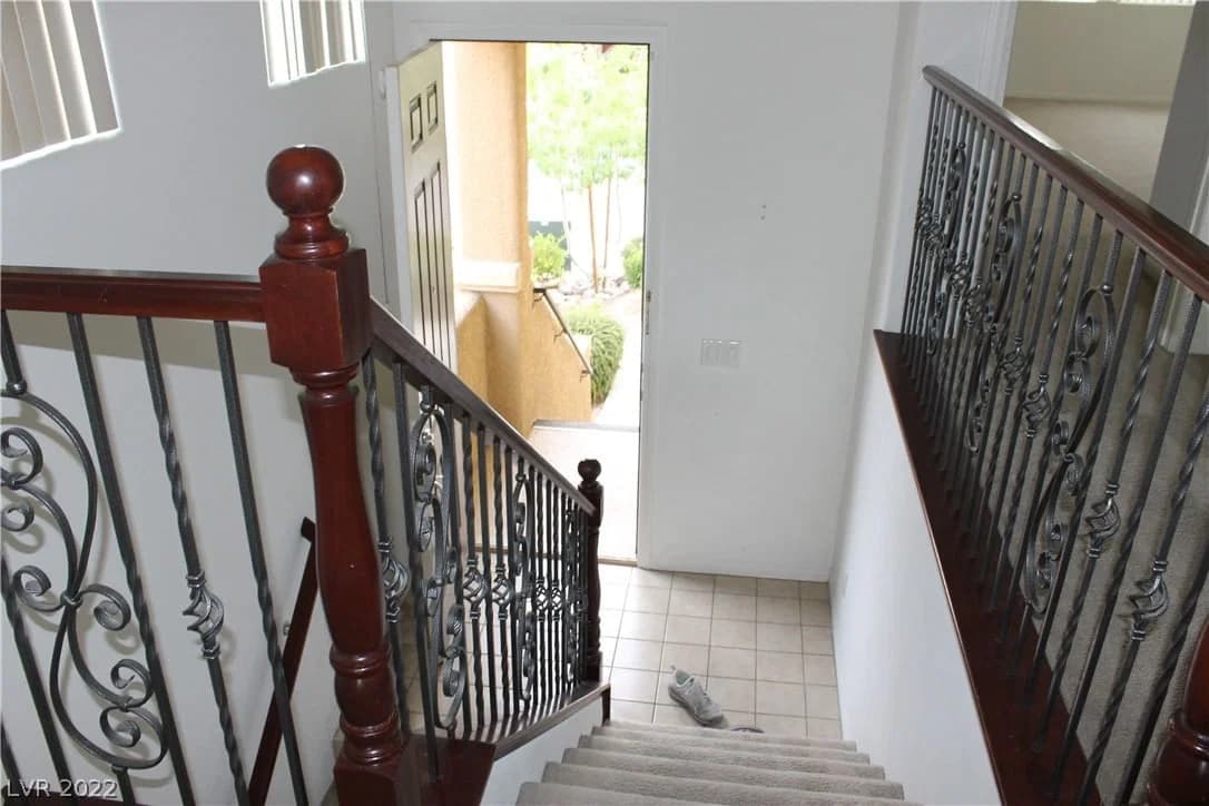 10160 HOLLIS MOUNTAIN Avenue photo 2