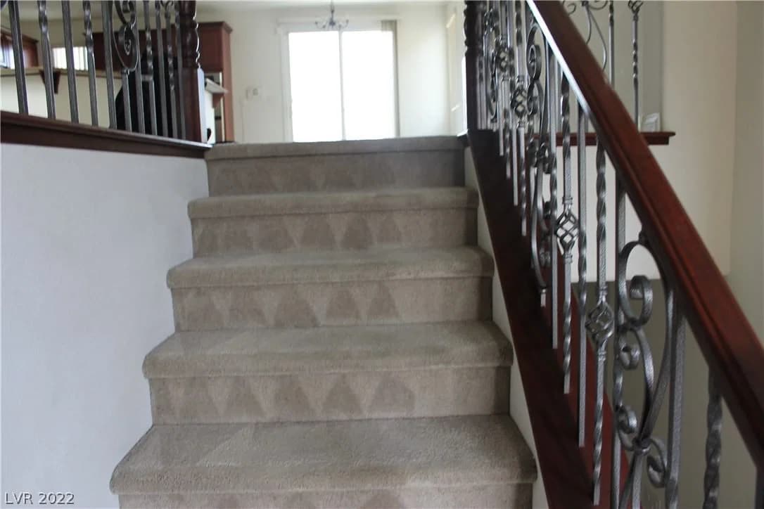 10160 HOLLIS MOUNTAIN Avenue photo 3