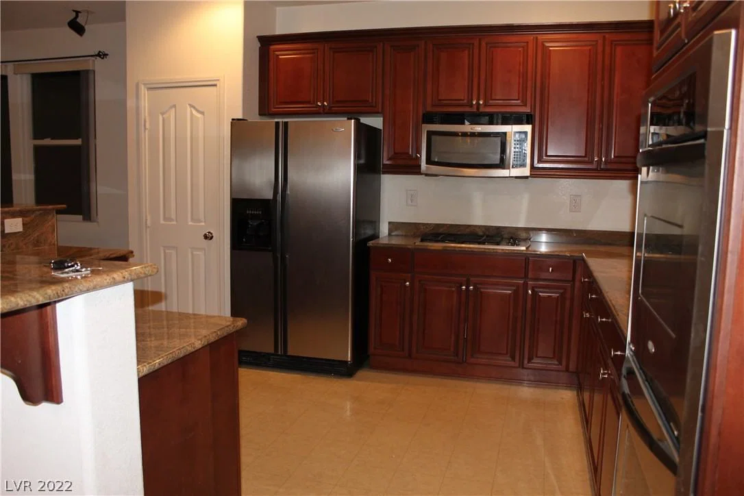 10160 HOLLIS MOUNTAIN Avenue photo 4