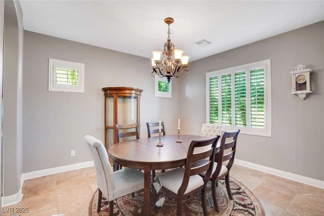 1137 Glistening Point Avenue photo 4