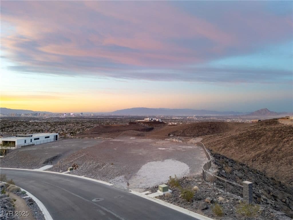 17 Cloud Chaser Boulevard