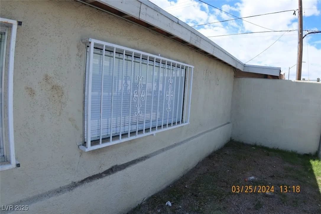 10 Bonanza Road photo 2