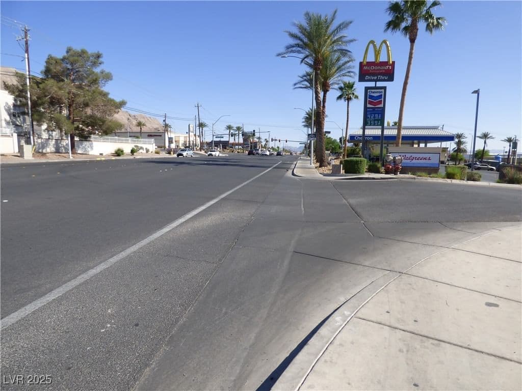 2085 Hollywood Boulevard photo 3