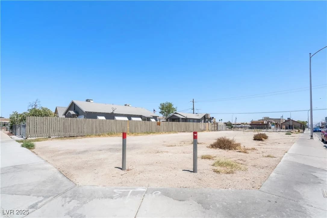 802 Stewart Avenue photo 2