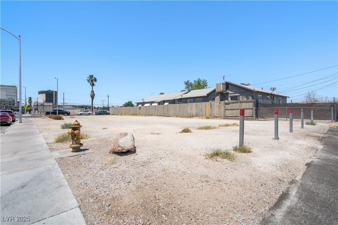 802 Stewart Avenue photo 3
