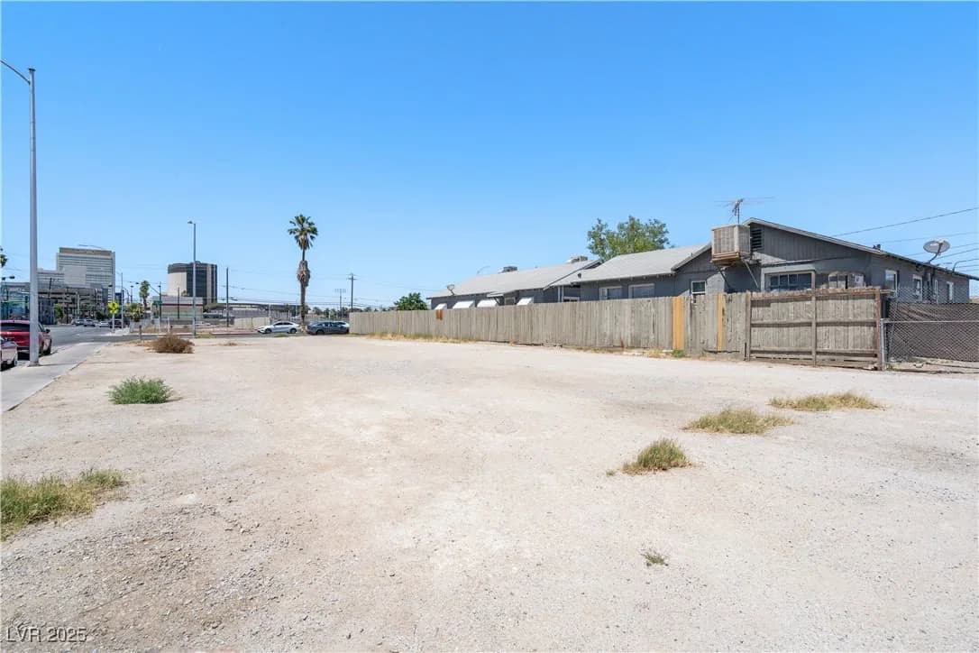 802 Stewart Avenue photo 4