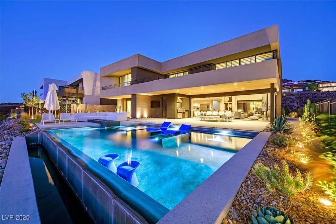 807 Magnum Cliff Court photo 5