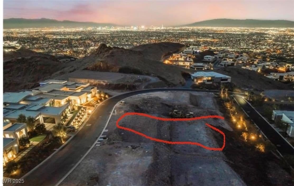 654 Dragon Peak Dr photo 2