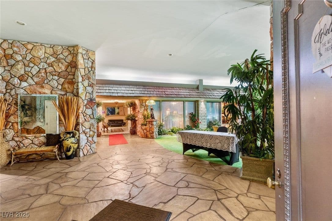 3970 Spencer Street photo 4
