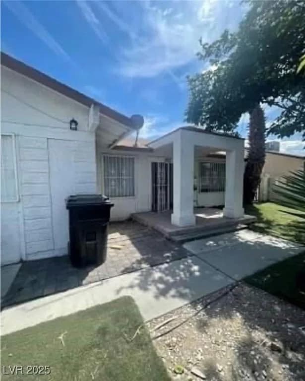 2932 Demetrius Avenue photo 3
