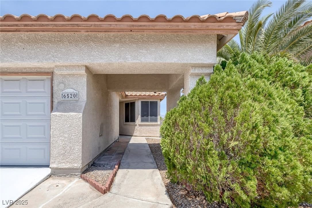 6520 LOMBARD Drive photo 4