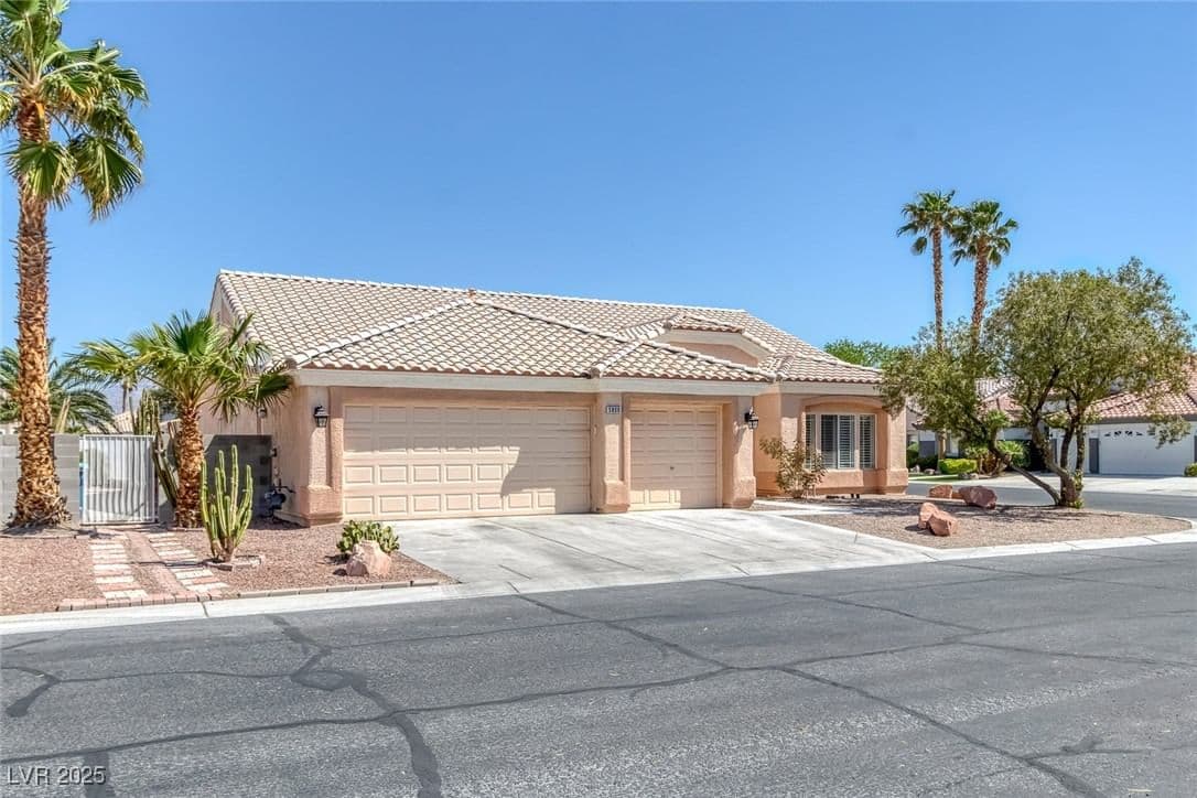 5808 Spinnaker Reach Avenue photo 2