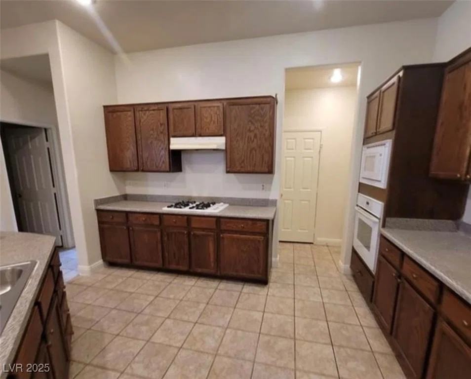 8240 Aurora Peak Avenue photo 4