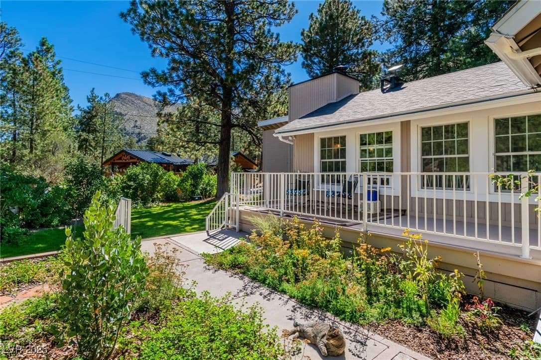 4063 Zugspitz Way photo 2