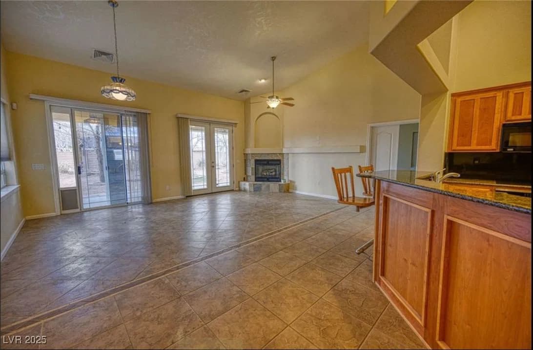 6780 Sandpebble Street photo 2