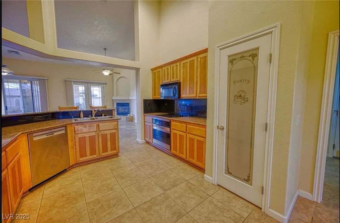 6780 Sandpebble Street photo 5