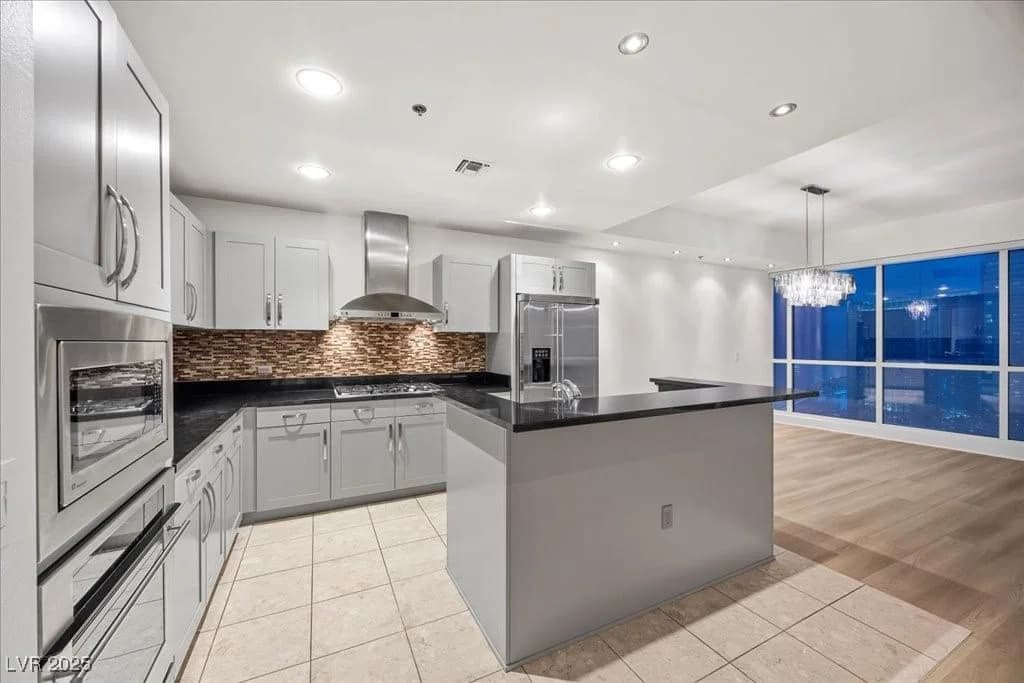 4575 Dean Martin Drive photo 4