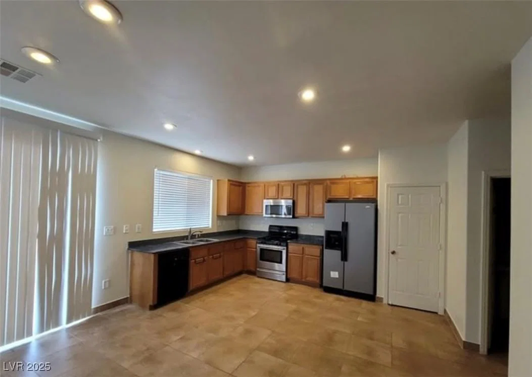 2312 Scissortail Court photo 3