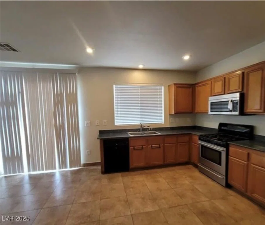 2312 Scissortail Court photo 4