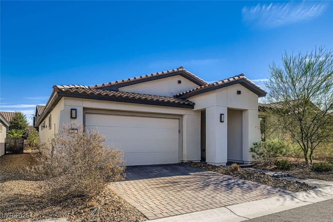 116 Lake Oasis Street photo 2