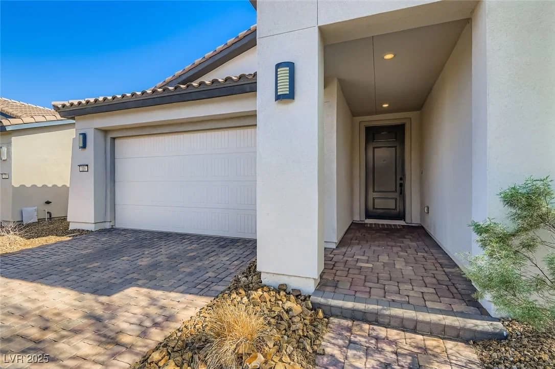 116 Lake Oasis Street photo 3