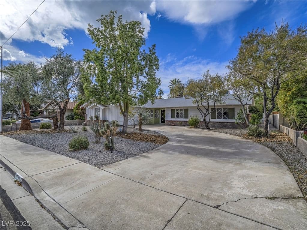 1716 Chapman Drive photo 4