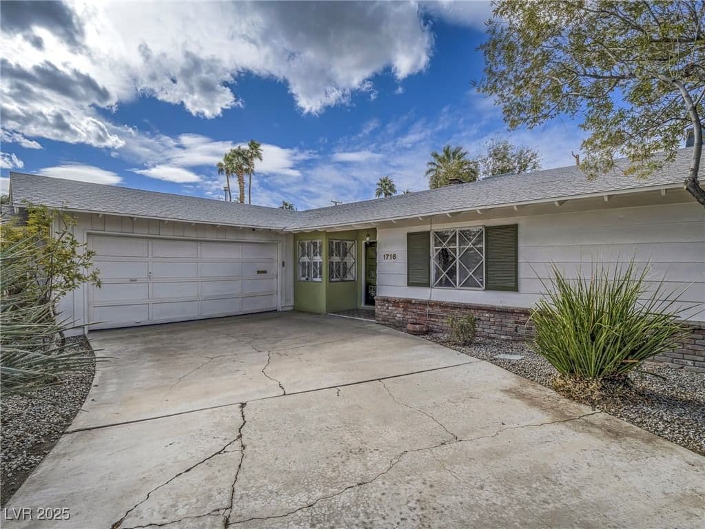 1716 Chapman Drive photo 5