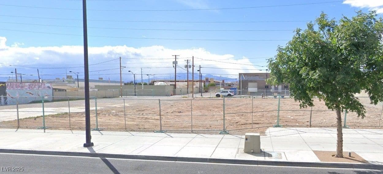 1022 Main Street photo 4