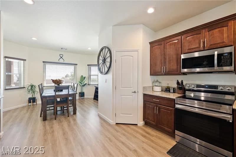 760 Fort Churchill Road photo 5