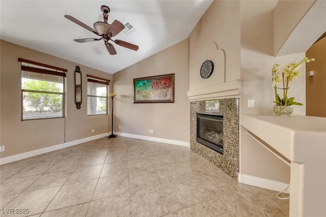 2764 Craigmillar Street photo 5