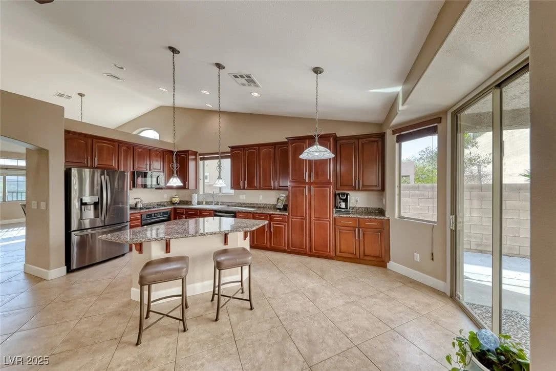 2764 Craigmillar Street photo 3