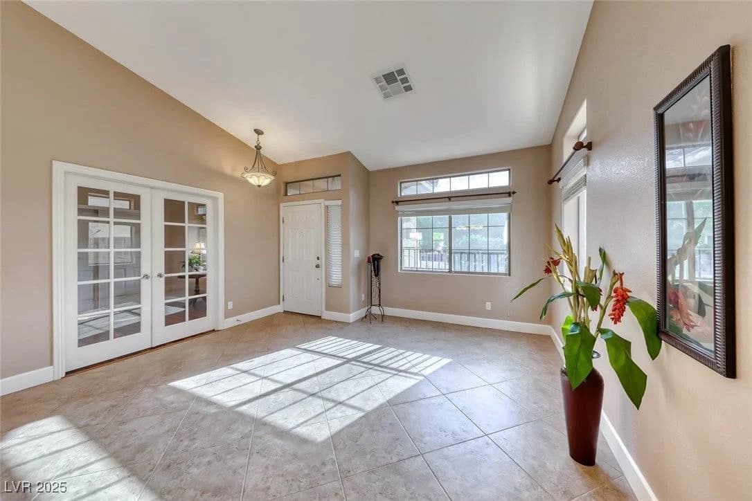 2764 Craigmillar Street photo 2