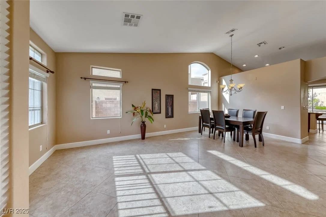 2764 Craigmillar Street photo 4