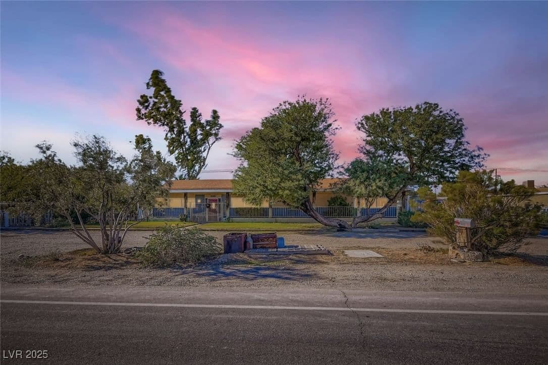 1233 Comstock Drive photo 2