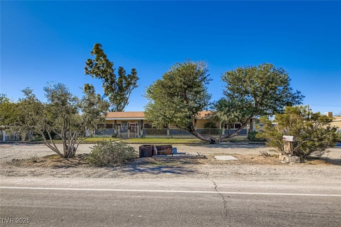 1233 Comstock Drive photo 3