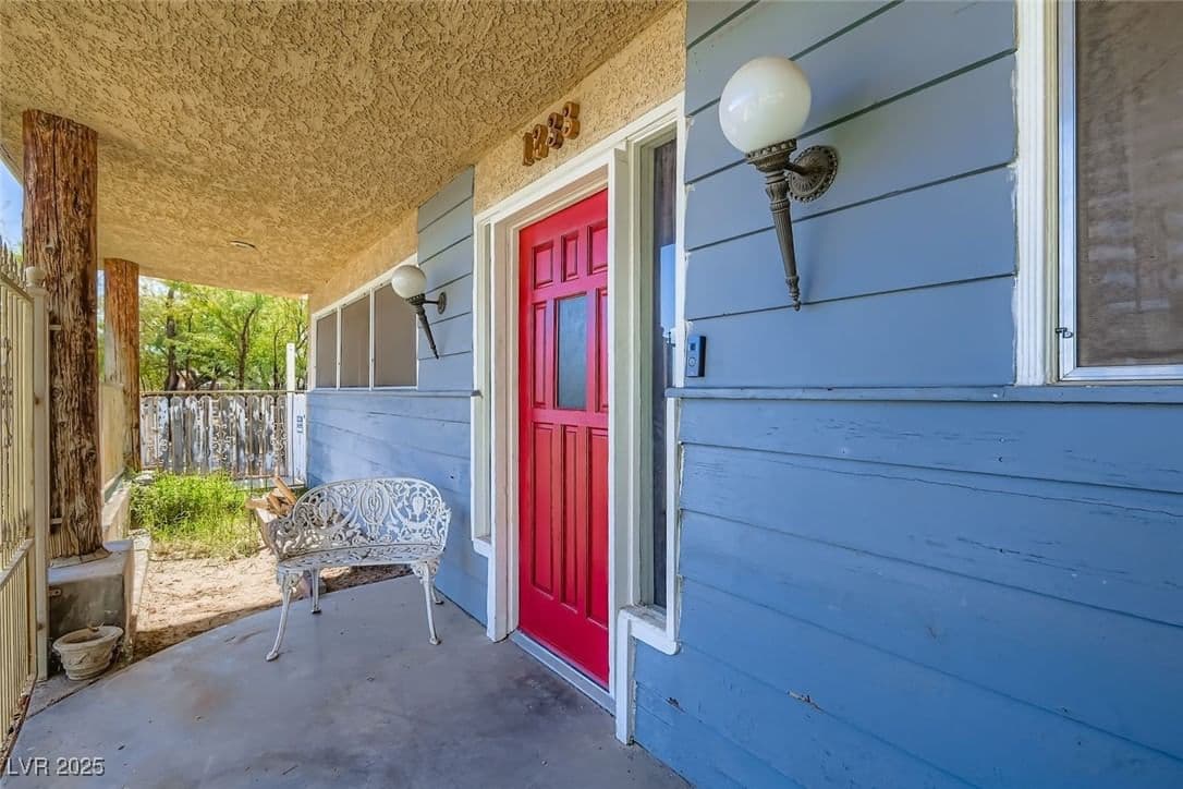 1233 Comstock Drive photo 5