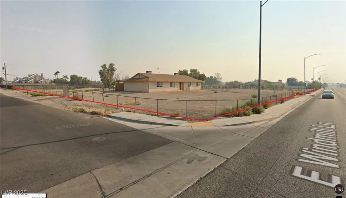 110 E. Windmill Lane photo 5