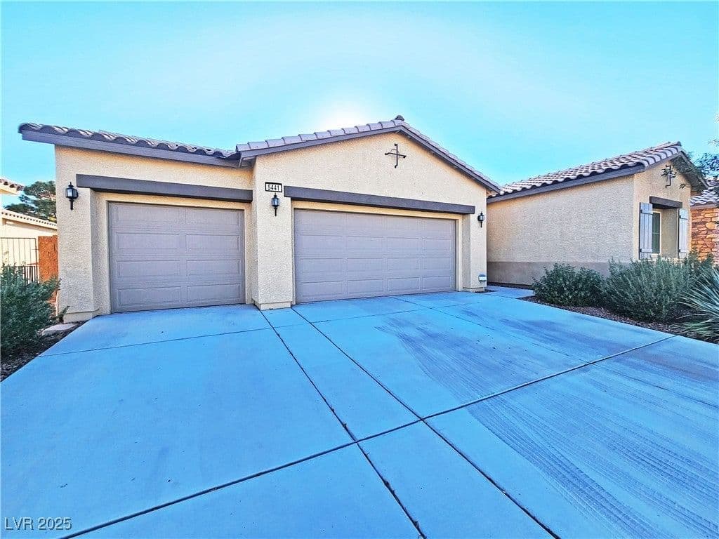 5441 La Campana Drive photo 2