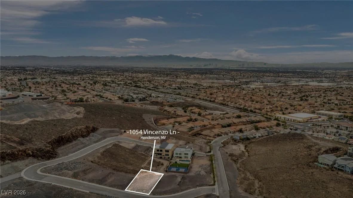 1054 Vincenzo Lane photo 2
