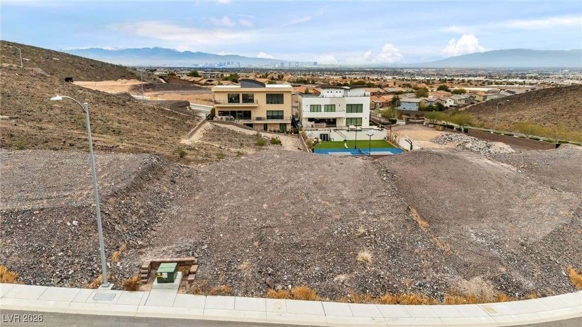 1054 Vincenzo Lane photo 4