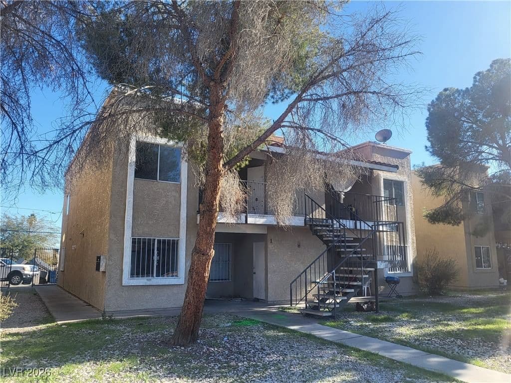 2321 Jones Boulevard photo 2