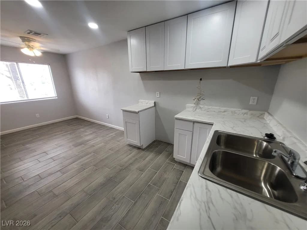 2321 Jones Boulevard photo 5