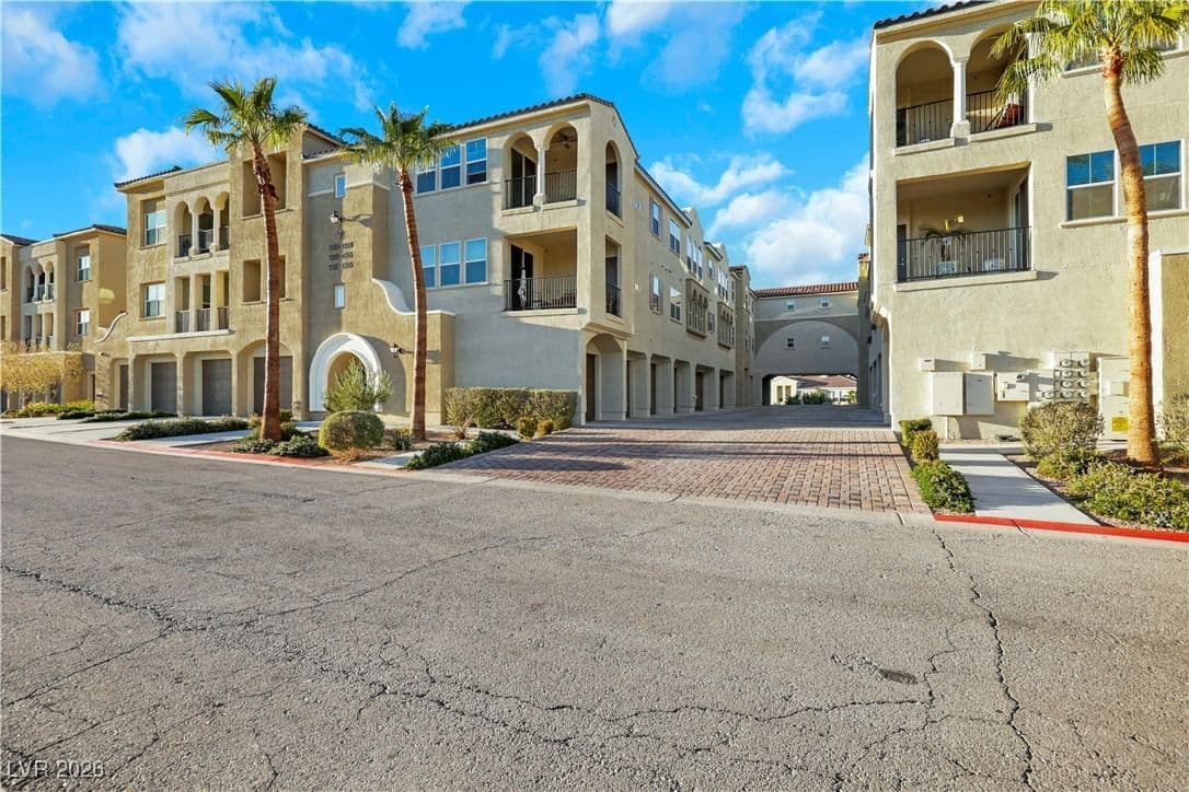 2555 Hampton Road photo 2
