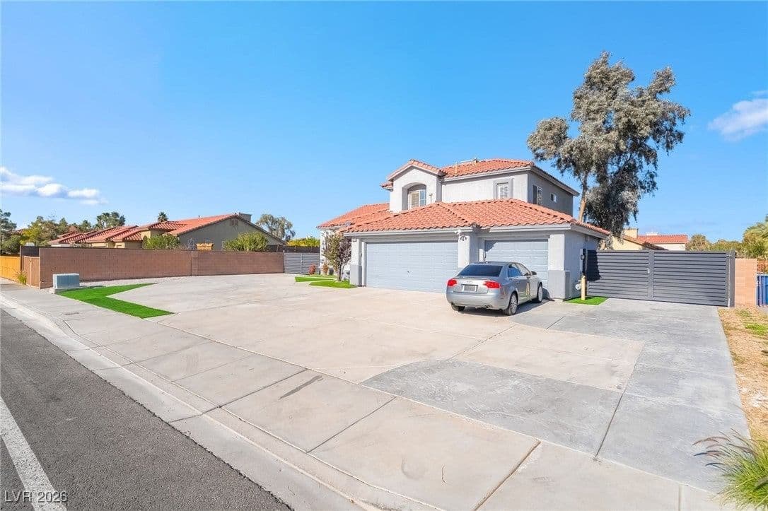 2076 Wigwam Avenue photo 4