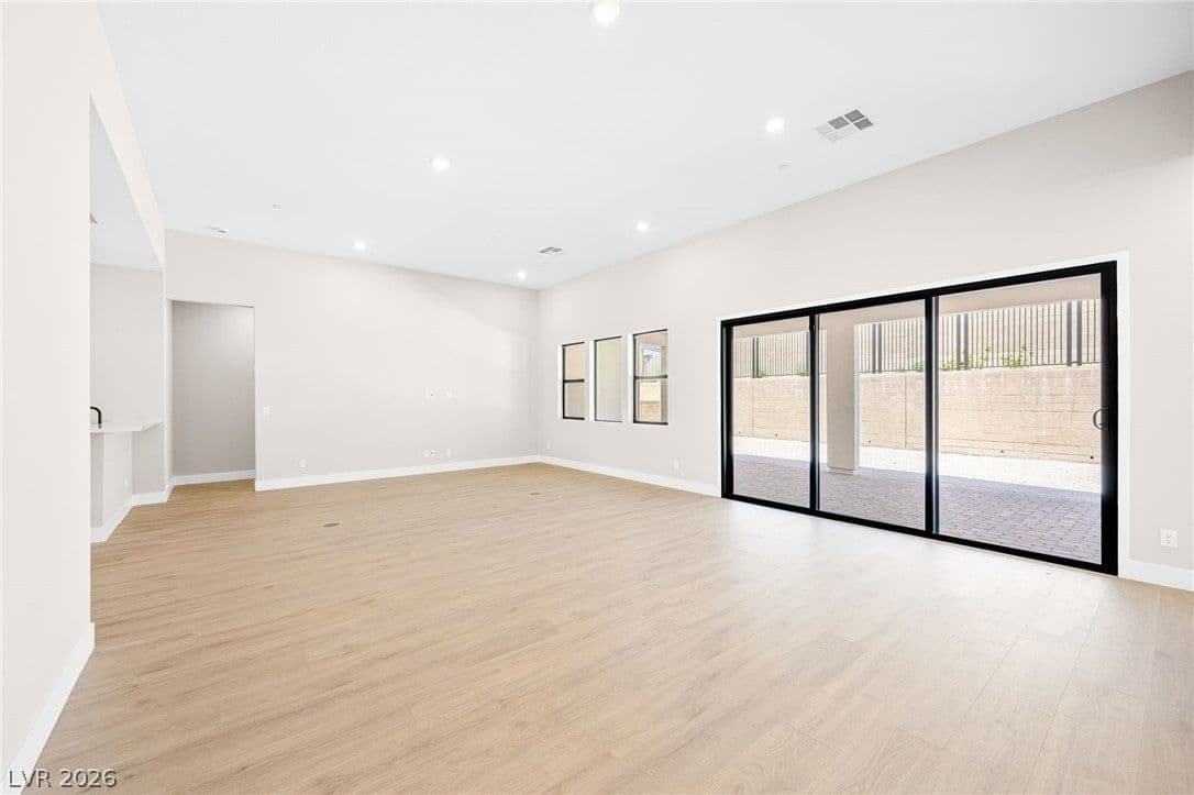 525 Stowell Avenue photo 3