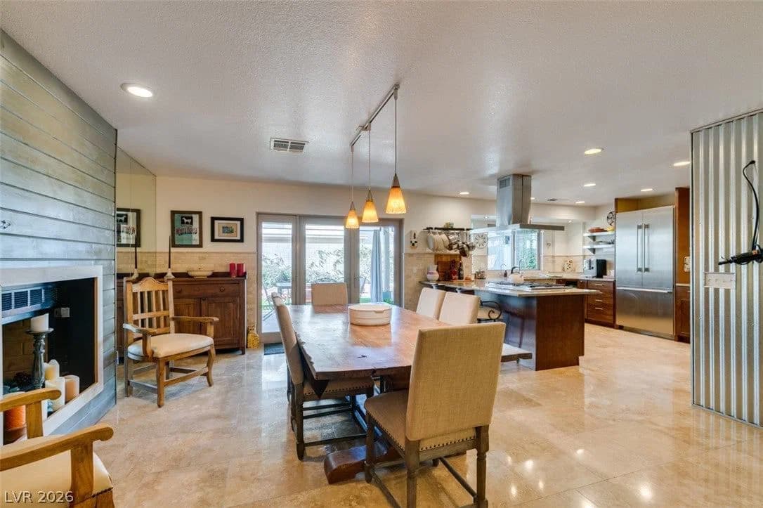341 Simon Bolivar Drive photo 3