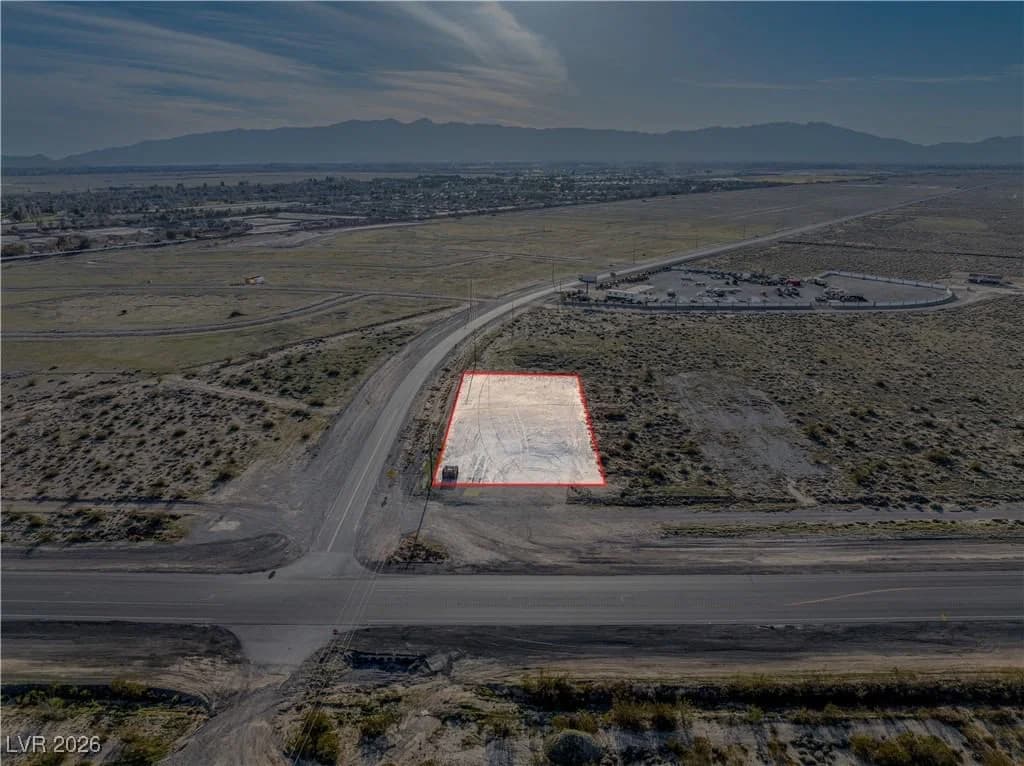 3900 Frontage Road photo 2