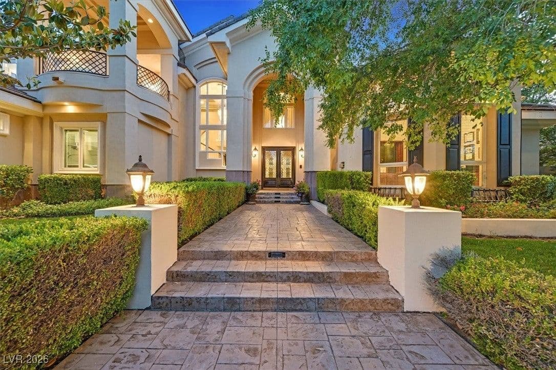 1809 White Hawk Court photo 2