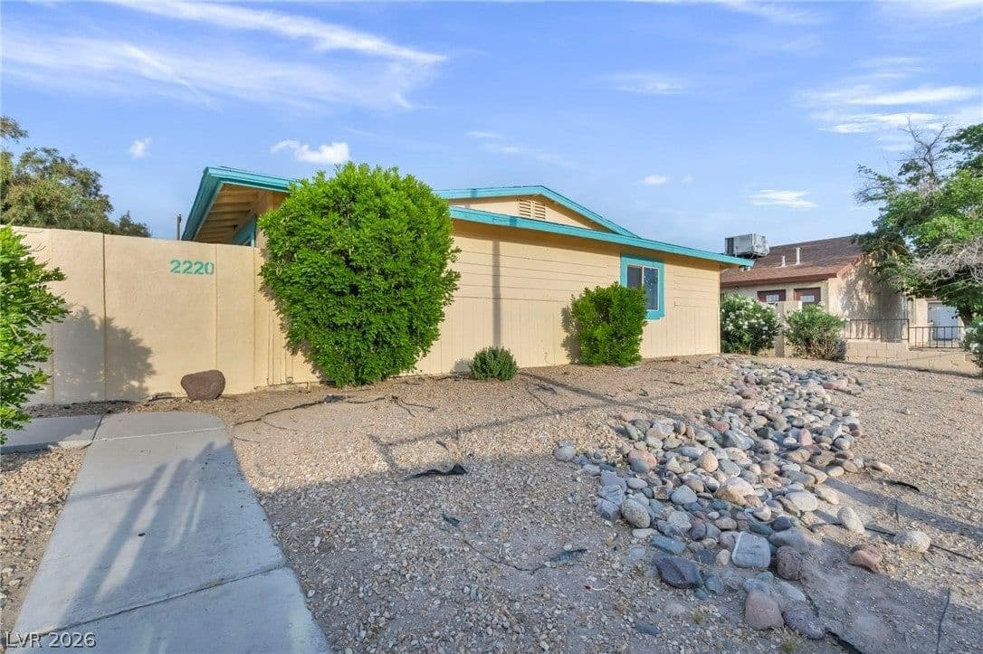 2220 Lamb Boulevard photo 3